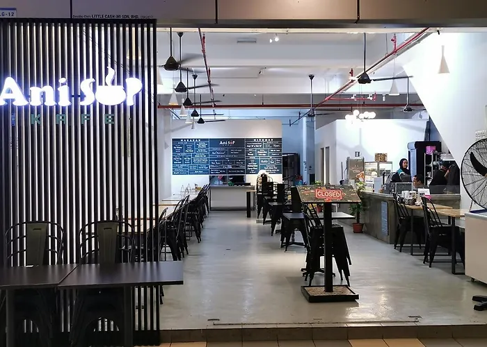 Vista Alam Studio Units - Pool, Food Court
